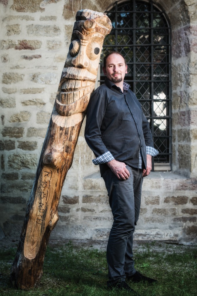 Selon Charles, « l’art brut faire référence aux bases de la musique traditionnelle ». Tout comme ce totem japonais. ©Michel Joly