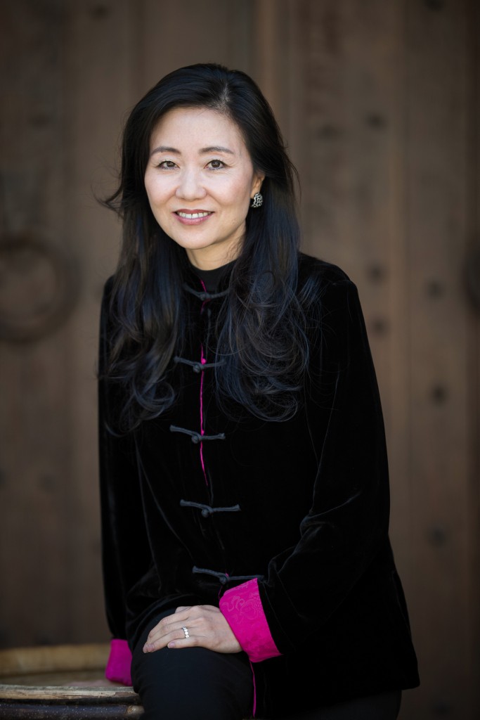 Jeannie Cho Lee, première femme Master of Wine asiatique, a présidé la 100e édition du Tastevinage au château du Clos de Vougeot. La pétillante Sud-Coréenne, experte en la matière, a apprécié ce grand moment.
